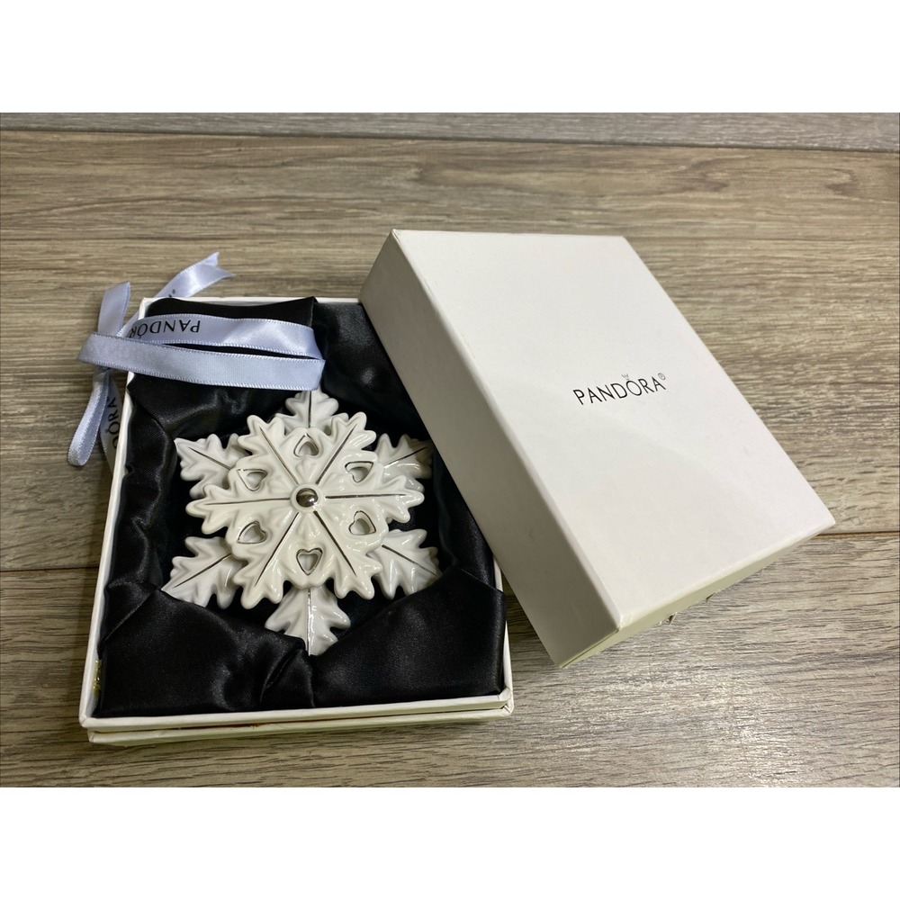 Pandora 2015 Limited Edition Christmas Holiday Ornament Porcelain Snowflake 4"